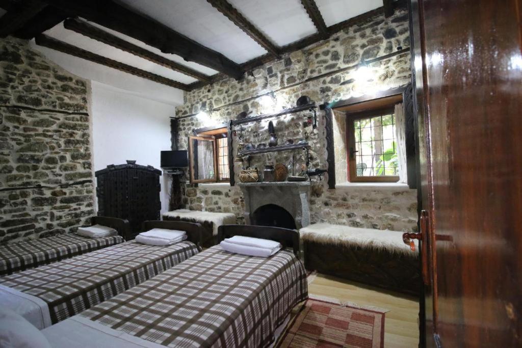 Hotel Nasho Vruho بيرات المظهر الخارجي الصورة