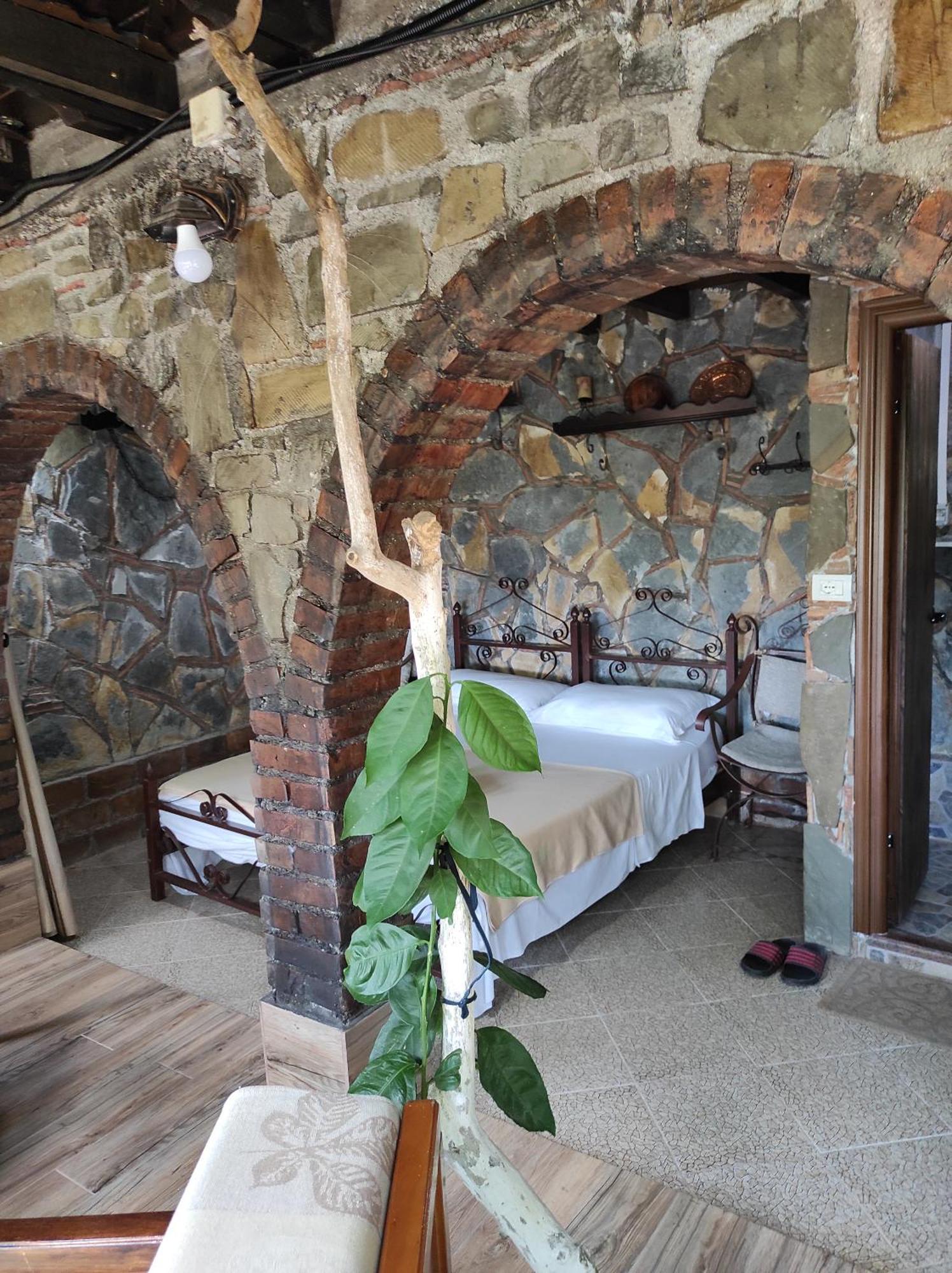 Hotel Nasho Vruho بيرات الغرفة الصورة